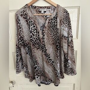 Cute blouse by Dana Buchman size XL.
